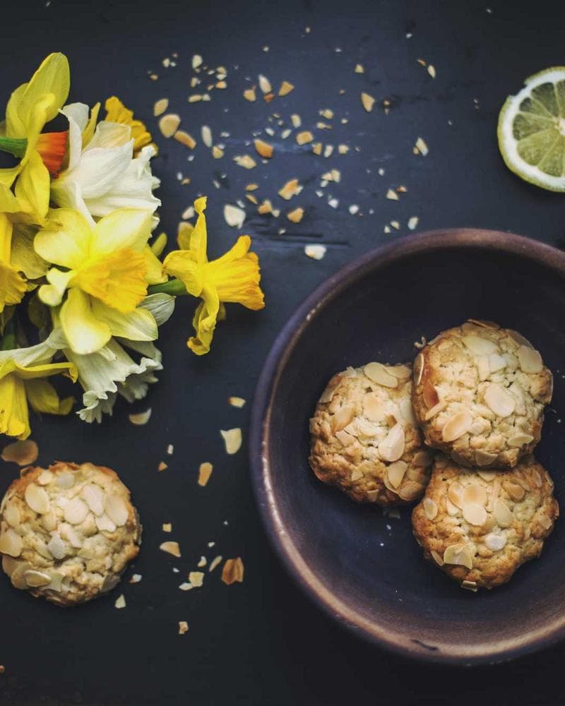 Knot & Bow Claw Clip — image 1